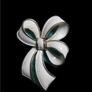 Vintage Trafari White Enamel Brooch